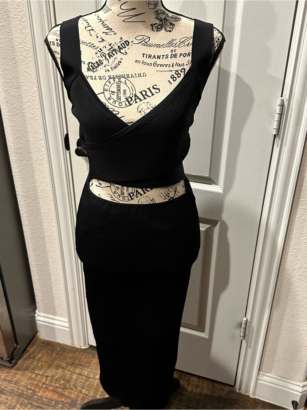 Alice + Olivia Black Ribbed Cutout Midi Dress